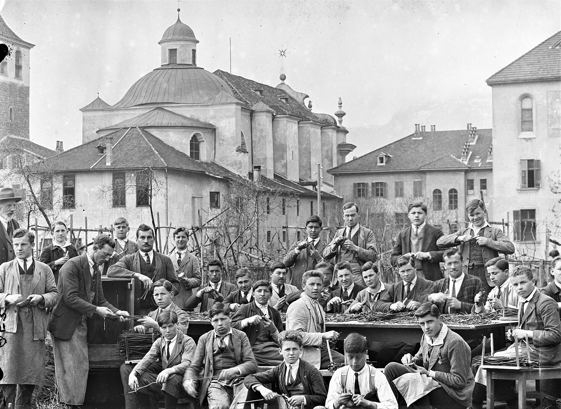 Landwirtschaftlicher Kurs beim Rebenveredeln am 09. April 1926.