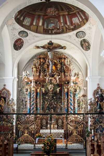 Datei:Innenraumkirche Münsterelingen.jpg