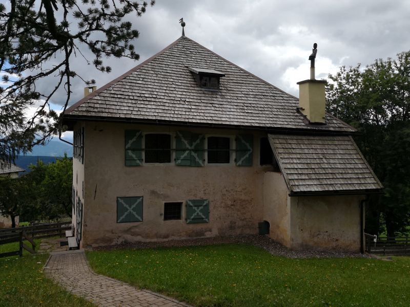 Datei:Prälatenhaus.jpeg