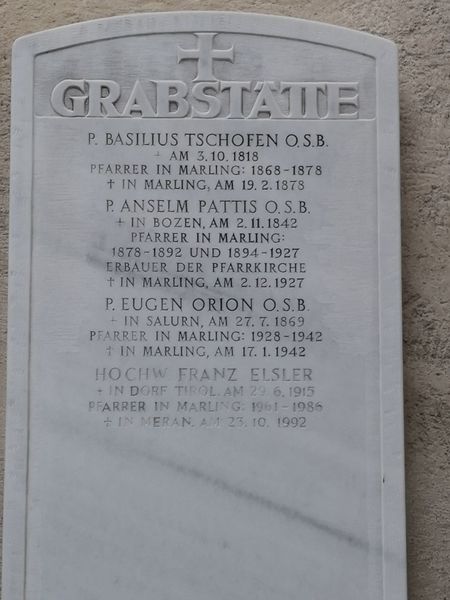 Datei:Grabtafel I Pfarrkirche Marling.jpg