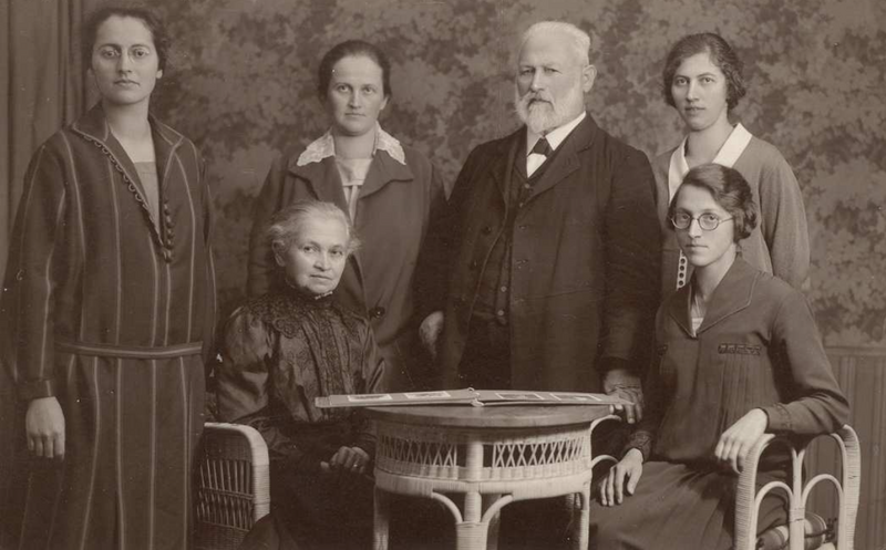 Datei:Familie Ferdinand Kaltenbacher.png